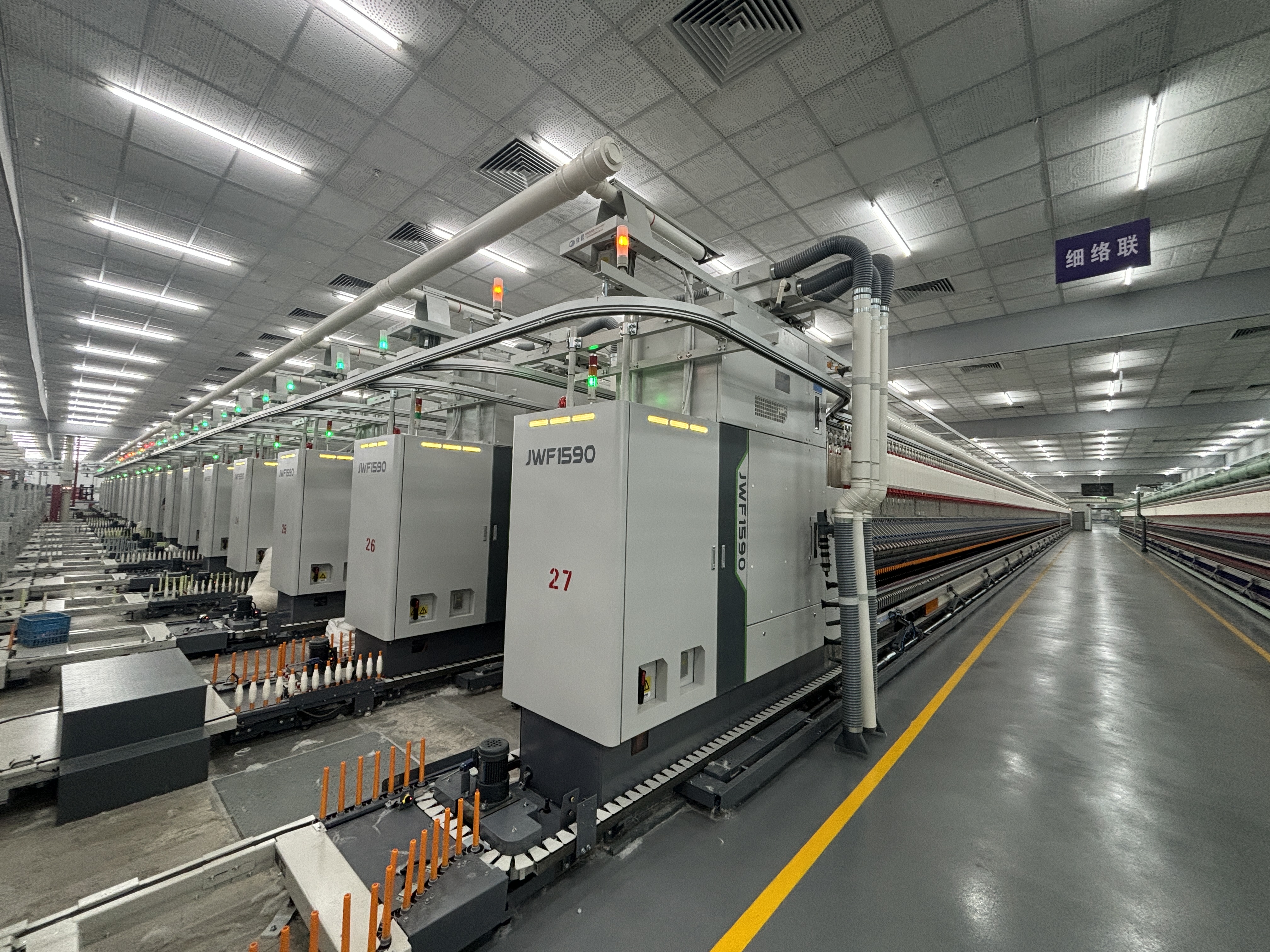 24.2023年，JWF1590型新一代平臺細紗機在江蘇悅達現場運轉良好，并批量上市場，技術持續(xù)引領中國紡機發(fā)展.jpg